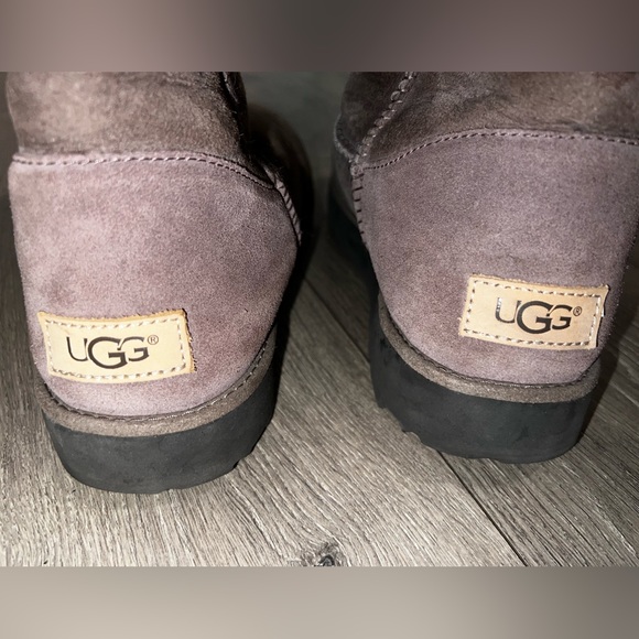 Ugg Women's Classic Cuff Short Boot | Color: Stormy Grey | Size 9.5 - Picture 7 of 7